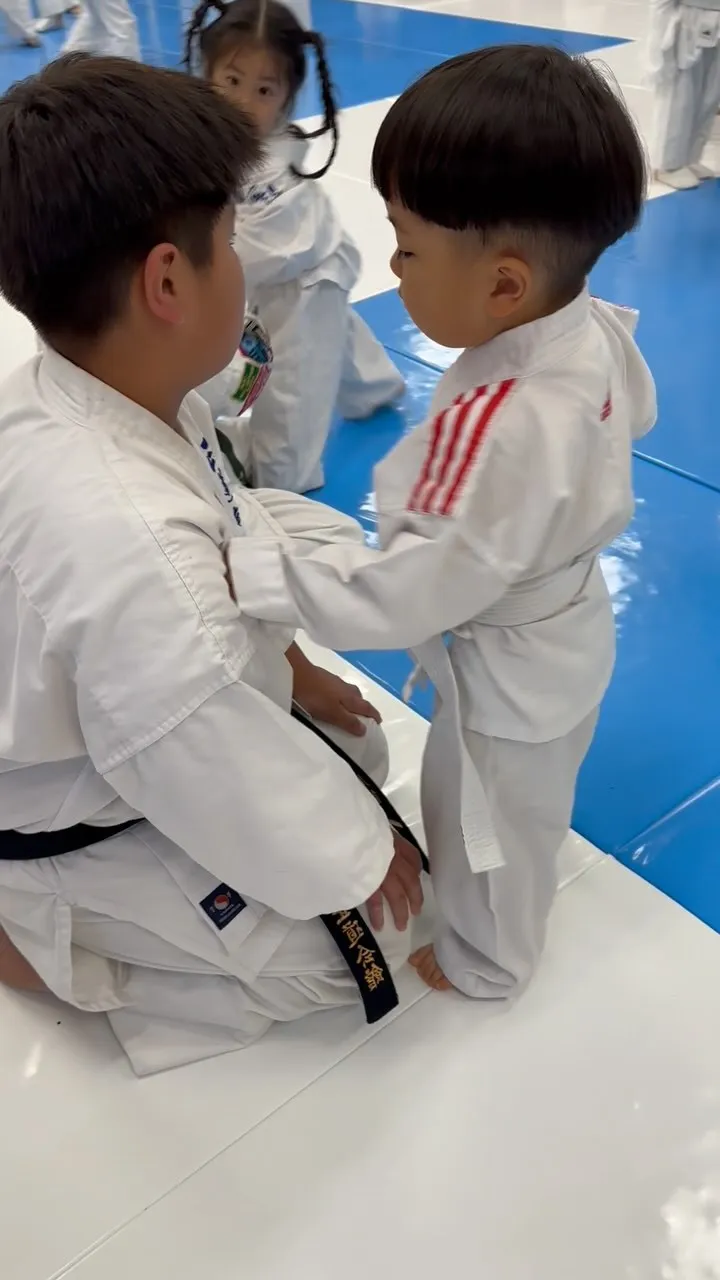 強い先輩たちも、最初はちいさな白帯でした👦